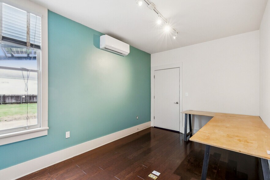 More Photos Of 2100 OC Haley Blvd, New Orleans Storefront For Lease