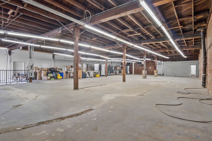 More Photos Of 150-154 E 58th St, Los Angeles Manufacturing For Sale