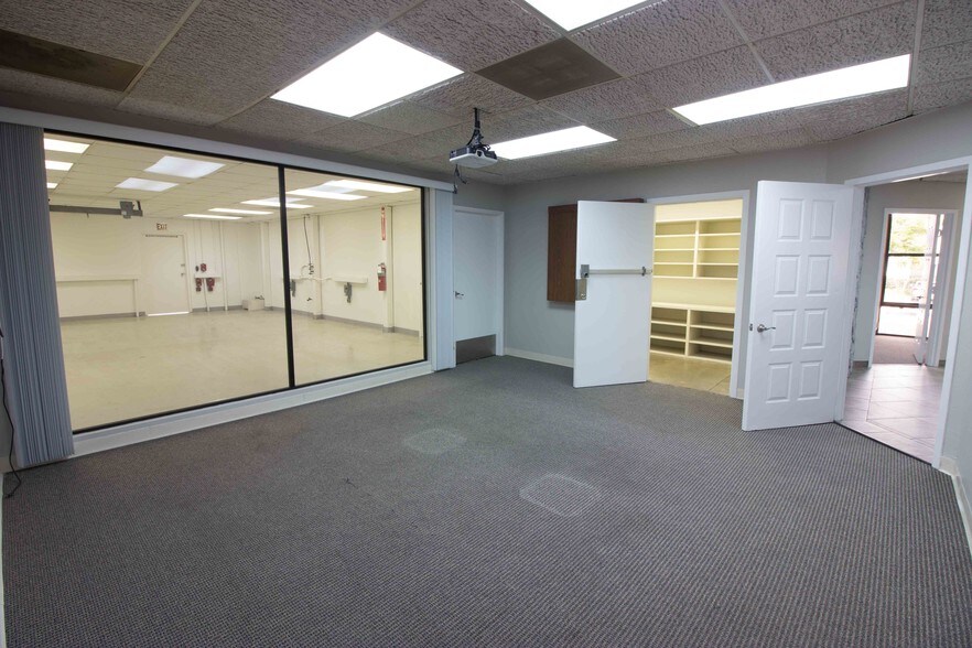 More Photos Of 3635 Afton Rd, San Diego Manufacturing For Lease