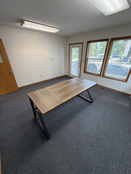 More Photos Of 1579 Burns St, West Linn Office For Lease