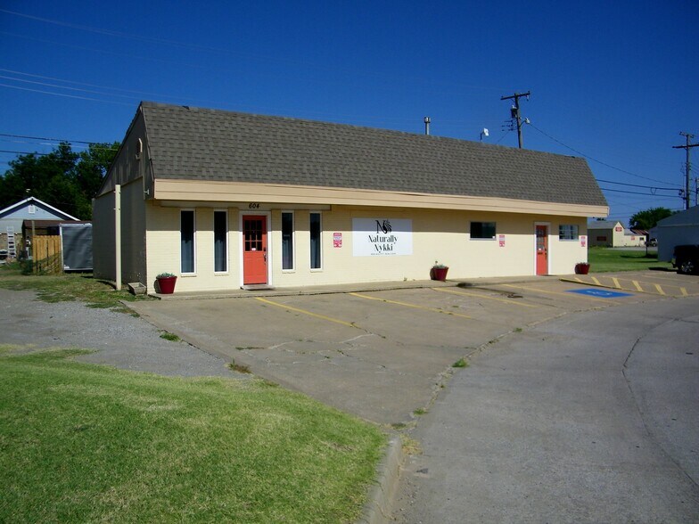 More Photos Of 604 N Van Buren St, Enid Freestanding For Sale
