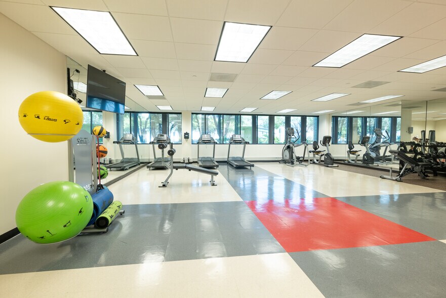 More Photos Of 5775 Blue Lagoon Dr, Miami Unknown For Lease