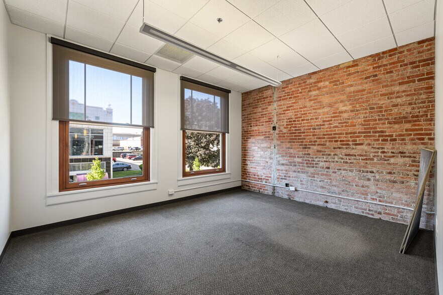 More Photos Of 40 W 4th St, Mansfield Storefront Retail Office For Lease