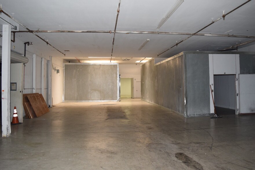 More Photos Of 7737-7741 Burnet Ave, Van Nuys Warehouse For Sale