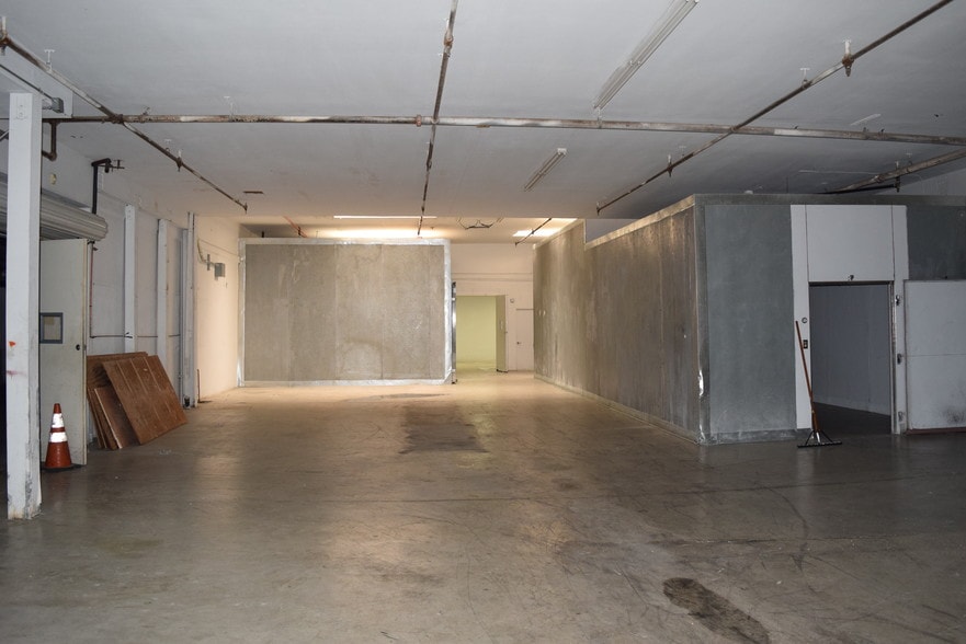 More Photos Of 7737-7741 Burnet Ave, Van Nuys Warehouse For Sale