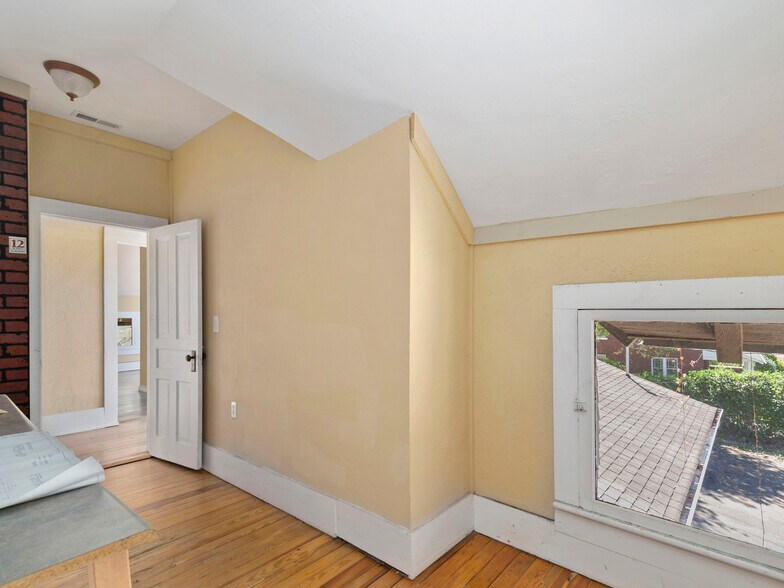 More Photos Of 99 Walnut St, Waynesville Office Residential For Sale