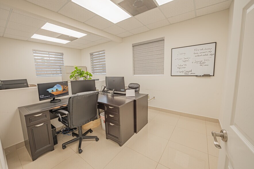 More Photos Of 20810-20818 W Dixie Hwy, Miami Medical For Sale