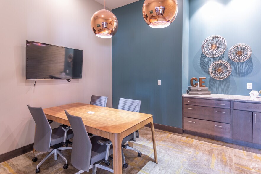 More Photos Of 2410 University Ave W, Saint Paul Apartments For Lease