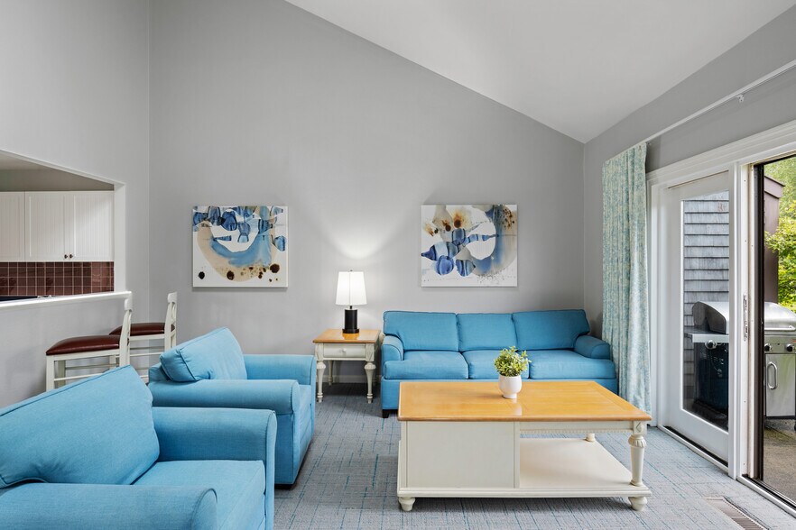 More Photos Of 150 Bay View Dr, Jamestown Hotel For Sale