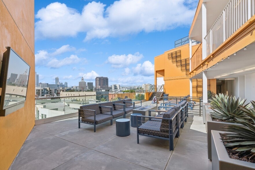 More Photos Of 300 S Santa Fe Ave, Los Angeles Apartments For Lease