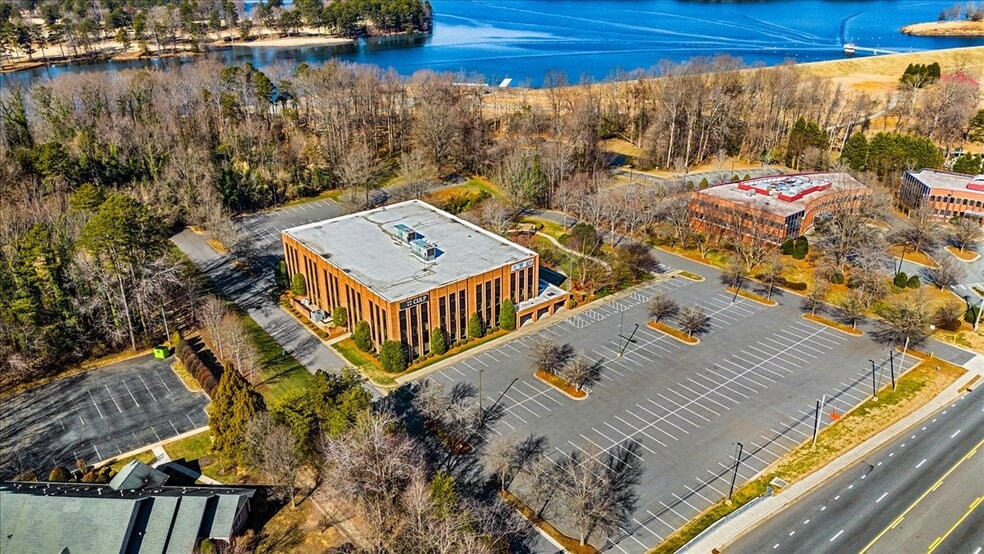 More Photos Of 1823 Eastchester Dr, High Point Office For Lease