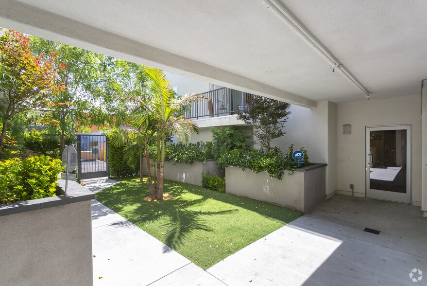More Photos Of 18528 Chase St, Northridge Apartments For Sale