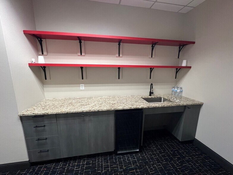More Photos Of 1760 S Stemmons Fwy, Lewisville Office For Lease
