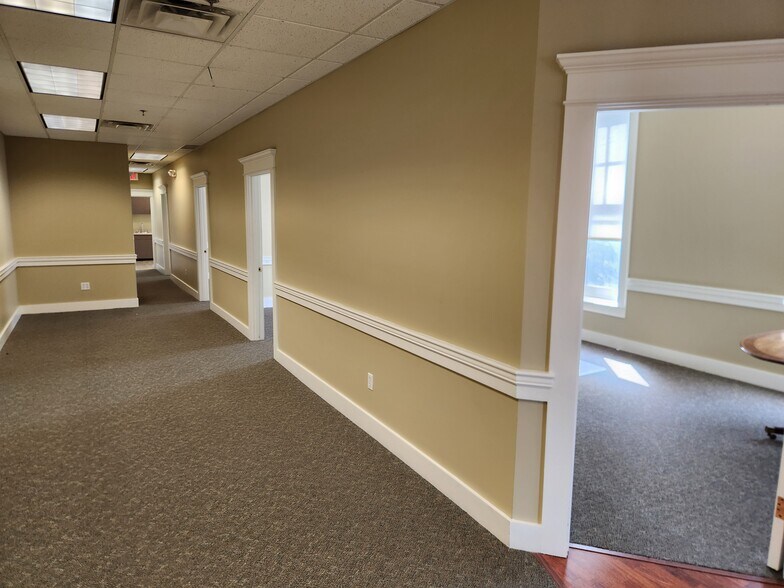 More Photos Of 446 E Main St, Bowling Green Office For Sale