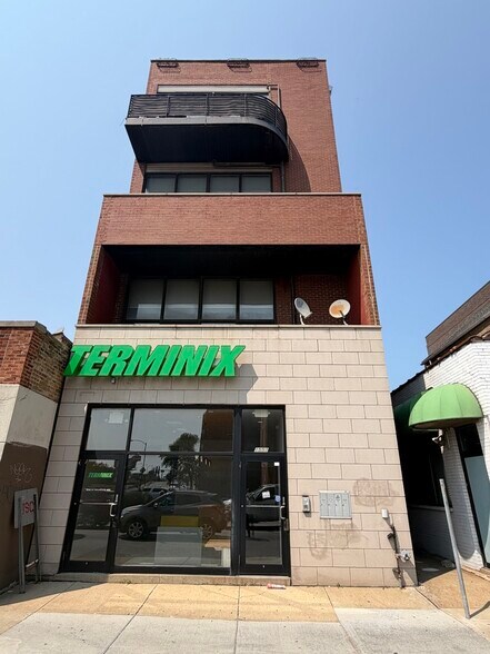 More Photos Of 1552 W Fullerton Ave, Chicago Apartments For Sale