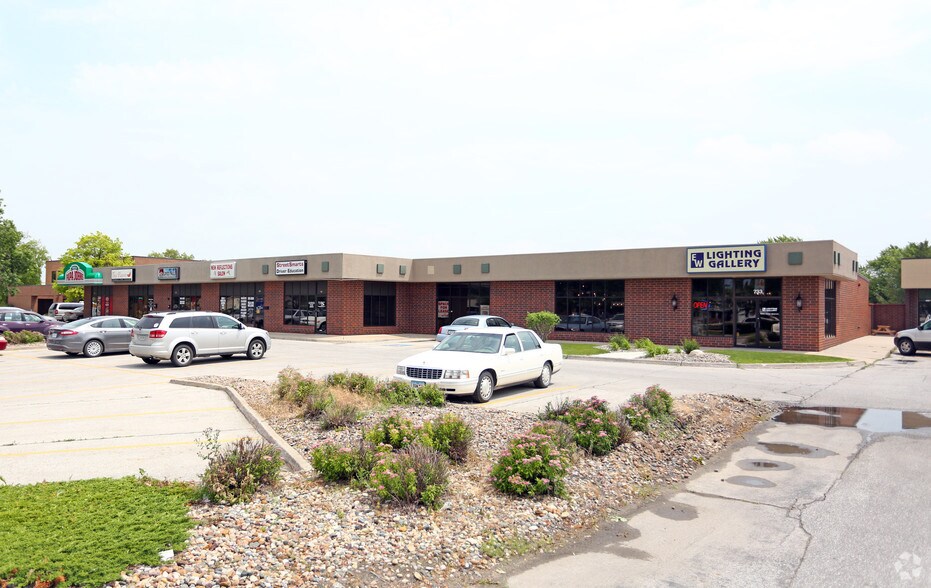 Primary Photo Of 733-761 N Ankeny Blvd, Ankeny General Retail For Lease