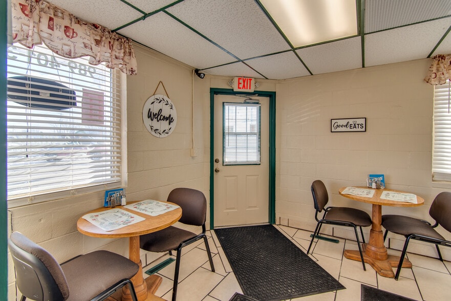 More Photos Of 285 S Outer Dr, Saginaw Restaurant For Sale