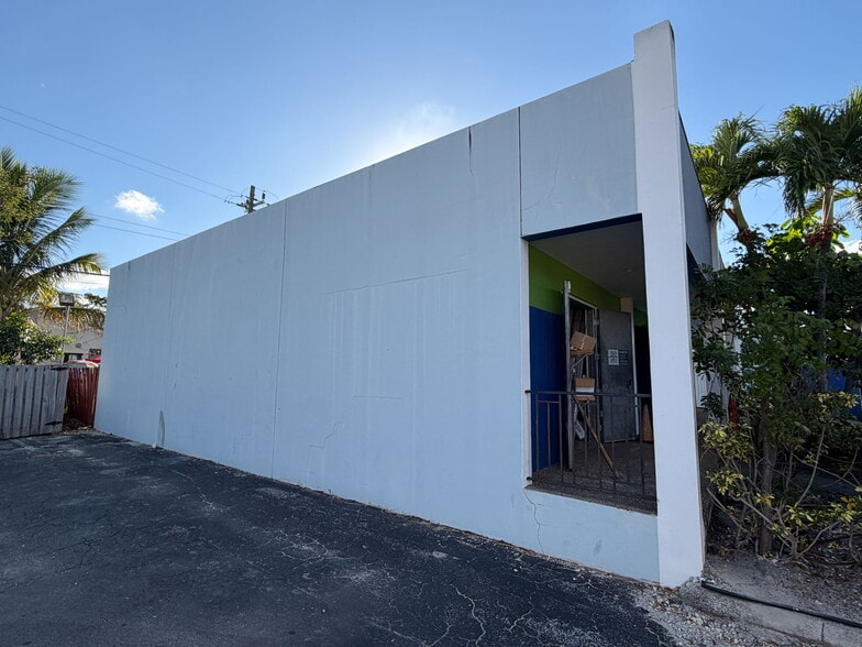 More Photos Of 5908 Johnson St, Hollywood Light Manufacturing For Sale