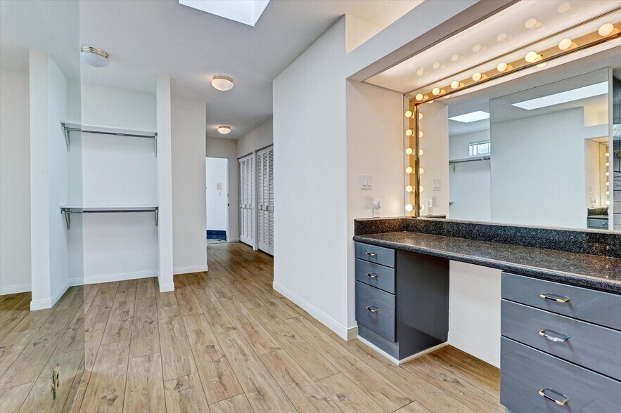 More Photos Of 4623 Hayvenhurst Ave, Encino Apartments For Sale