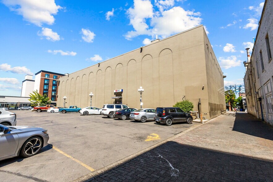 More Photos Of 302 State St, Salem Bank For Lease
