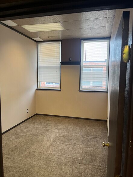 More Photos Of 45 E Loucks St, Sheridan Office For Lease