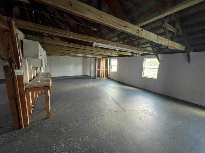 More Photos Of 208 4th St, Fort Myers Warehouse For Lease