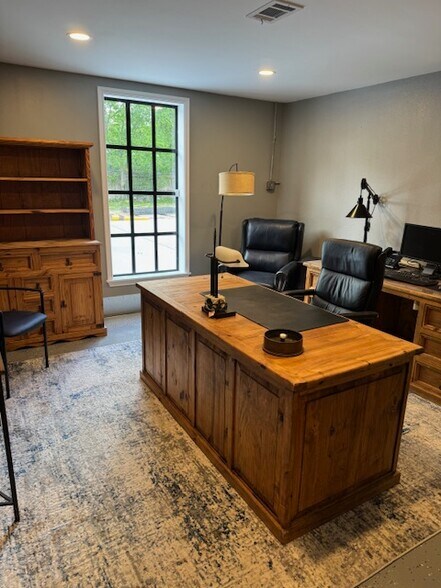 More Photos Of 18723 Mirror Lake Dr, Spring Coworking Space