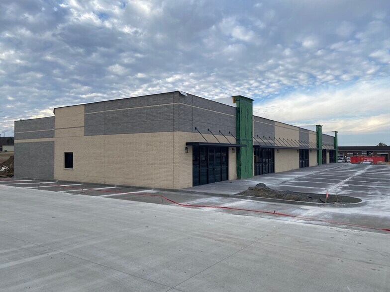 More Photos Of 12190 S Waco Ave, Glenpool General Retail For Lease