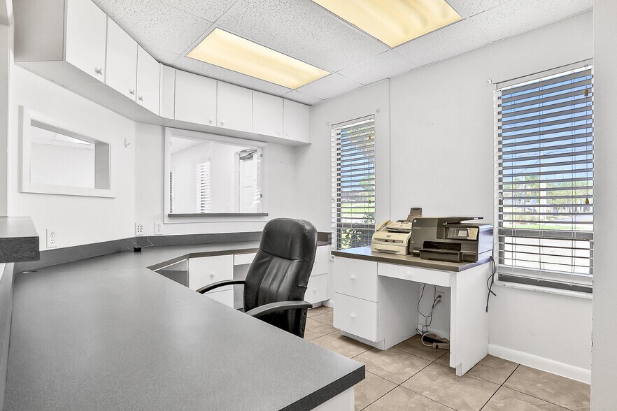 More Photos Of 162 Peninsula Dr S, Daytona Beach Medical For Sale
