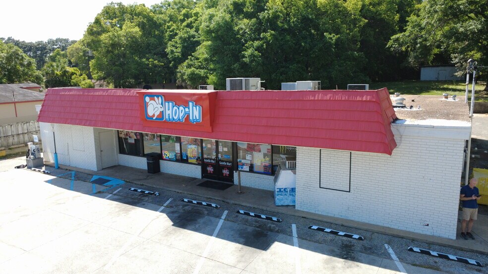 More Photos Of 4362 Government Blvd, Mobile Convenience Store For Sale