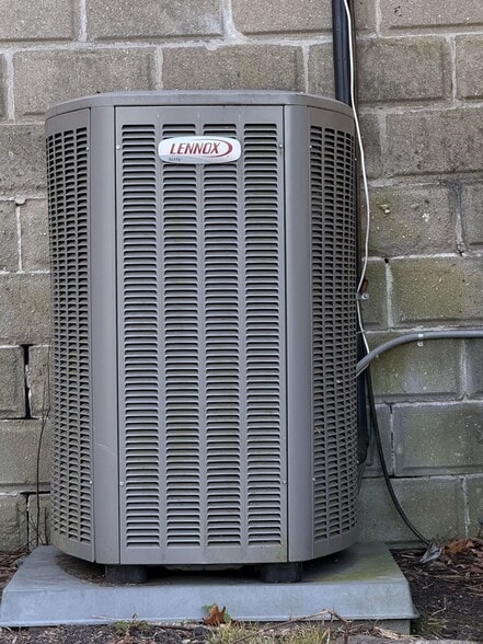 More Photos Of 435 Deerfield St, Greenfield Freestanding For Sale