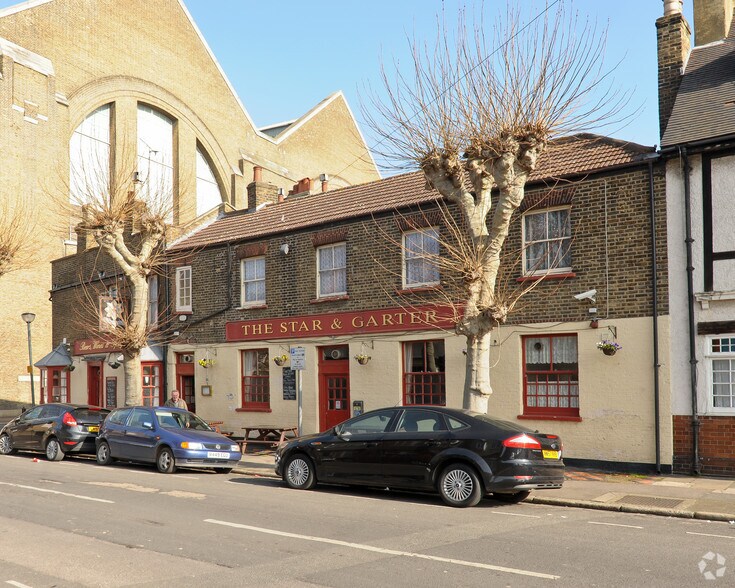 More Photos Of 60 Old Woolwich Rd, London Bar For Sale