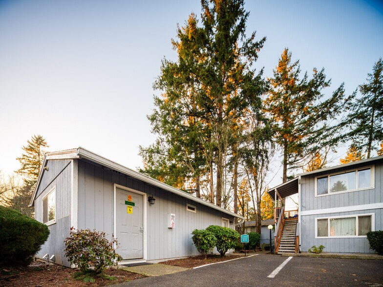 More Photos Of 340 S Locust St, Canby Apartments For Sale