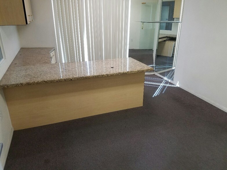 More Photos Of 303 Kansas Ave, Henderson Service For Lease