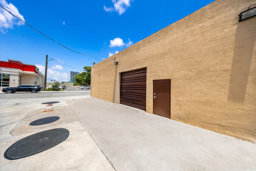 More Photos Of 999 W Flagler St, Miami Service Station For Lease