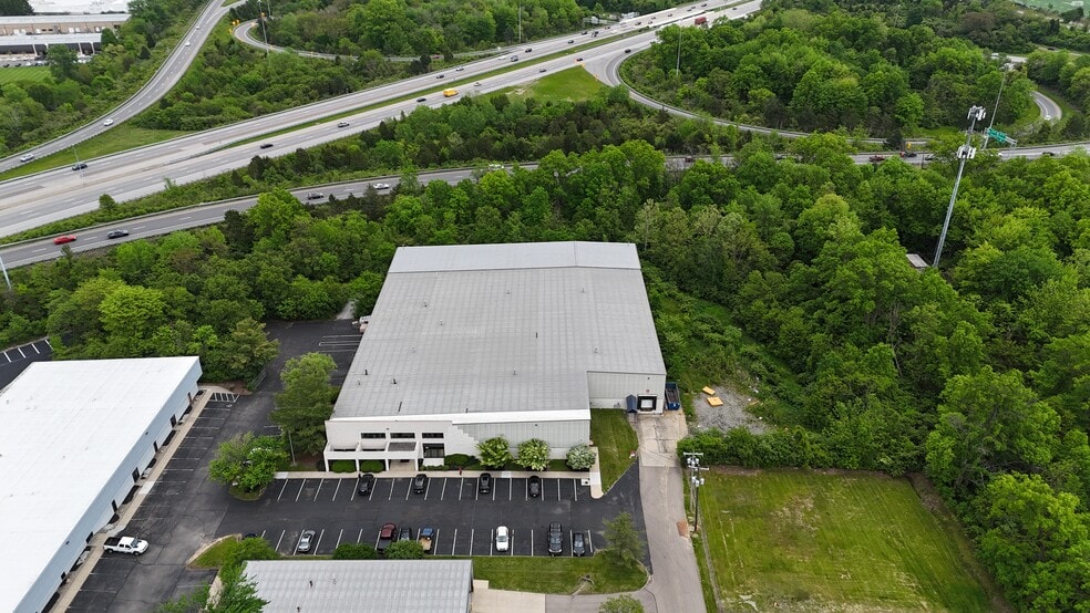 More Photos Of 11420 Deerfield Rd, Blue Ash Warehouse For Lease