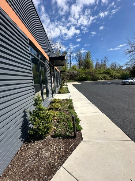 More Photos Of 2200 S Main St, Blacksburg Office For Sale