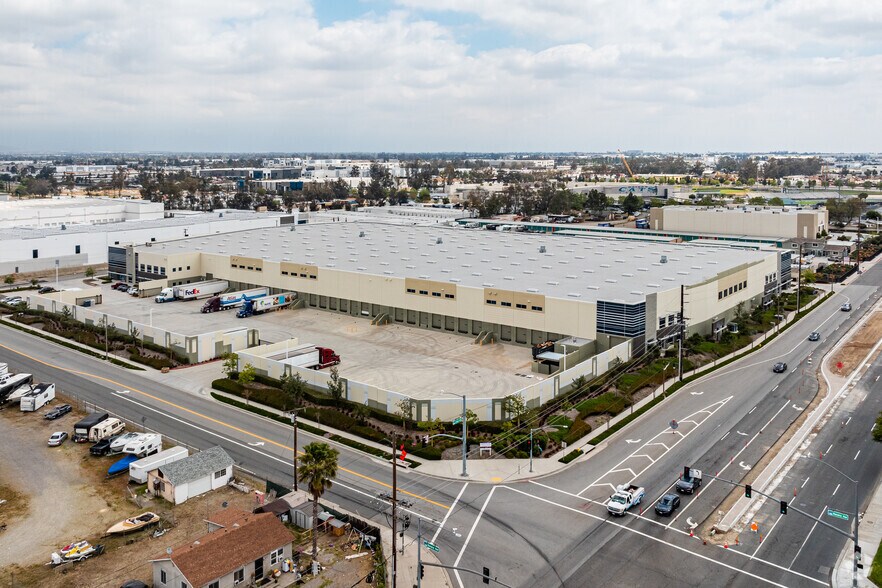 More Photos Of 11275 Banana Ave, Fontana Distribution For Lease