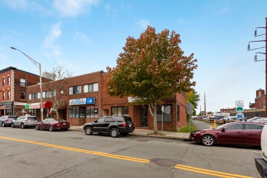 Primary Photo Of 105-109 Ferry St, Malden Office For Lease
