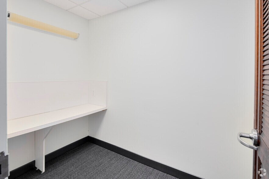 More Photos Of 1701 Financial Loop, Woodbridge Bank For Lease