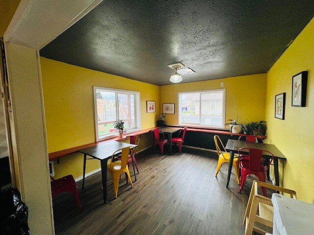 More Photos Of 122 SW 5th St, Redmond Specialty For Sale