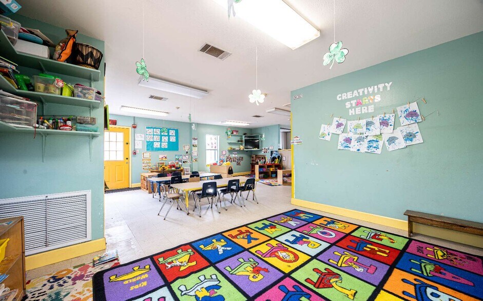 More Photos Of 311 NE Crawford St, Mayo Office For Sale