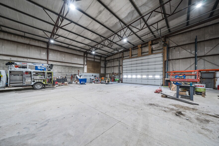 More Photos Of 46 Mccool Cres, Crossfield Warehouse For Sale