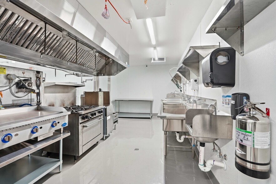 More Photos Of 14071 Polk St, Sylmar Food Processing For Lease