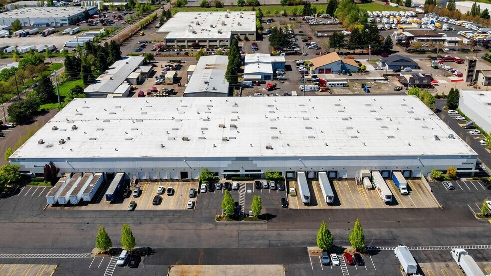 More Photos Of 13023 SE Jennifer St, Clackamas Warehouse For Lease