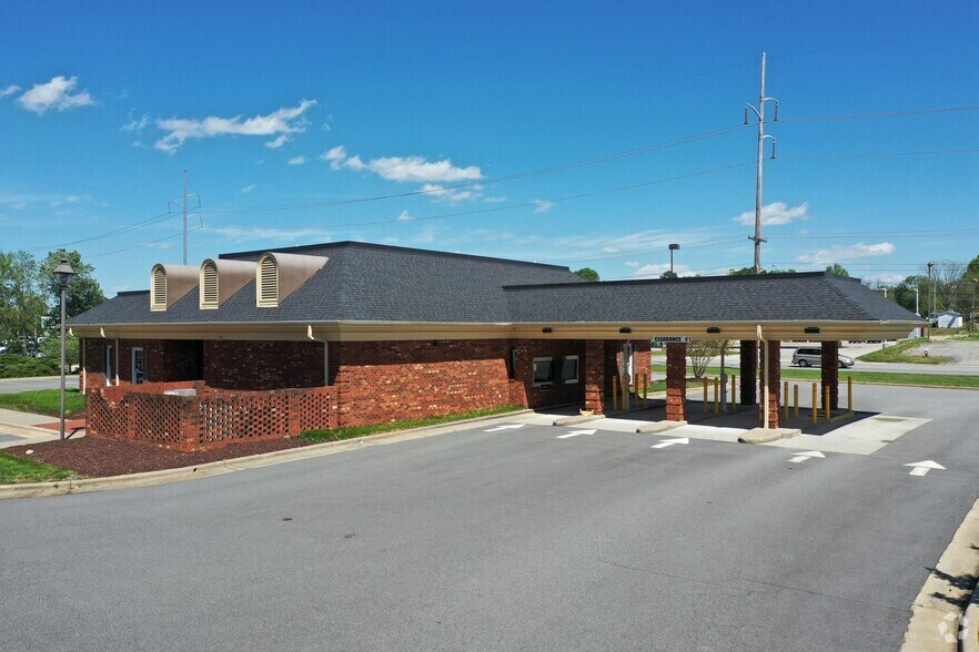 More Photos Of 2200 Westchester Dr, High Point Unknown For Lease