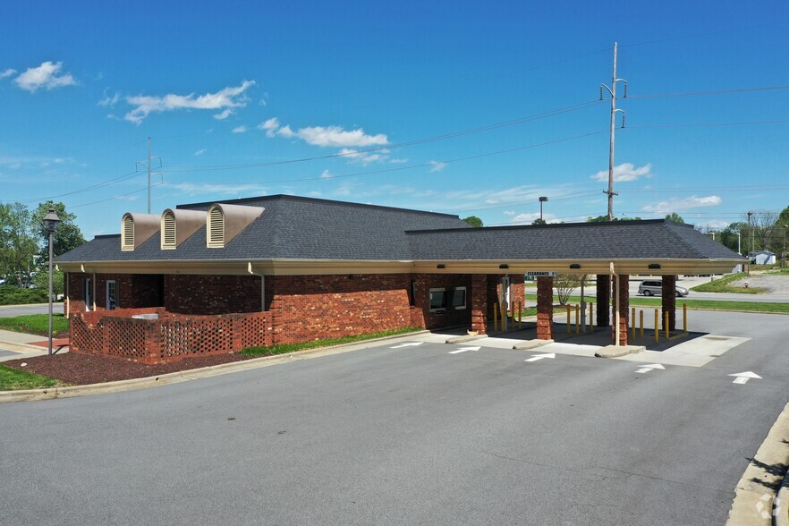 More Photos Of 2200 Westchester Dr, High Point Unknown For Lease