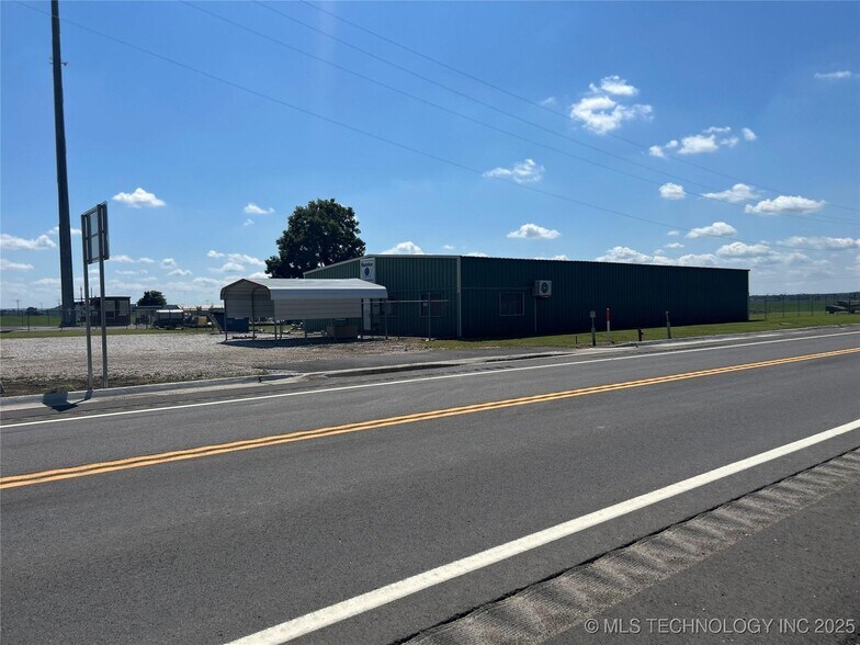 Primary Photo Of 13599 US 64 Hwy, Webbers Falls Warehouse For Sale