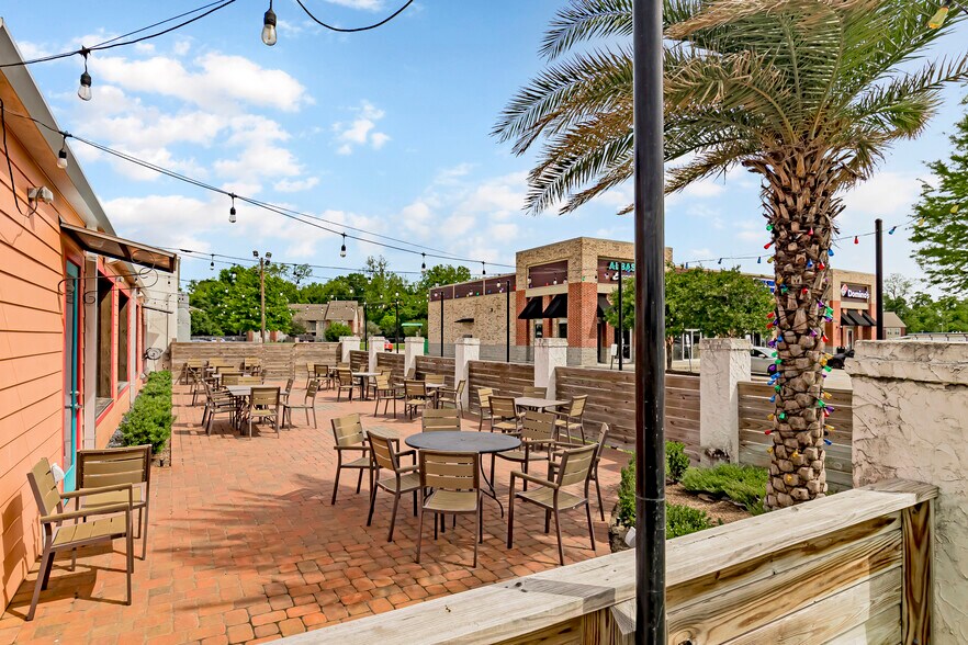 More Photos Of 1072 W Lee Dr, Baton Rouge General Retail For Lease