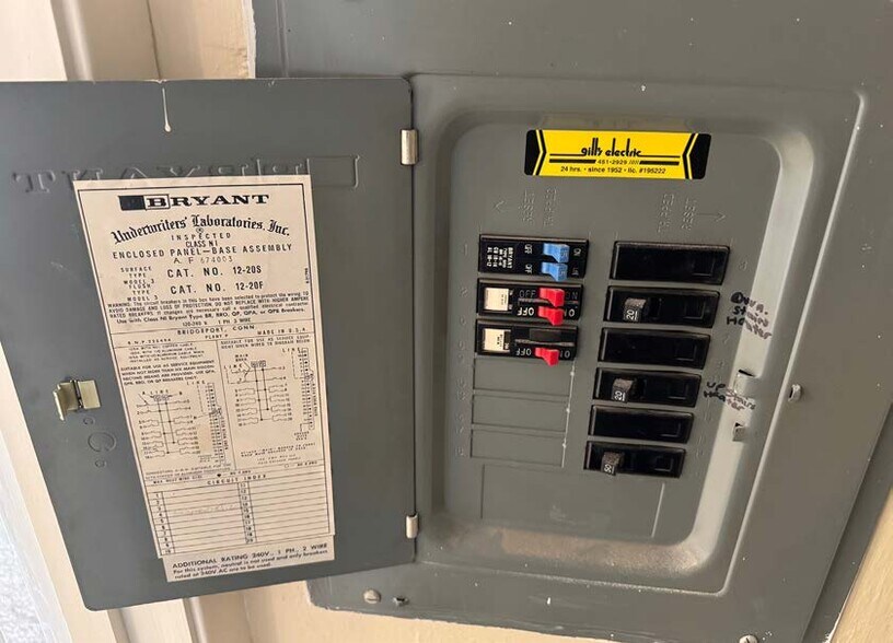 More Photos Of 654 Vernon St, Oakland Apartments For Sale